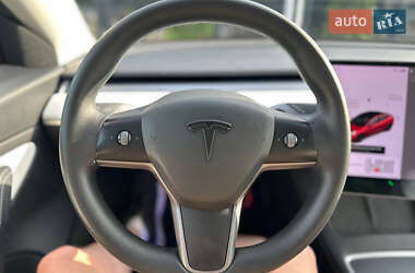 Седан Tesla Model 3 2020 в 