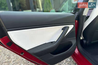 Седан Tesla Model 3 2020 в 