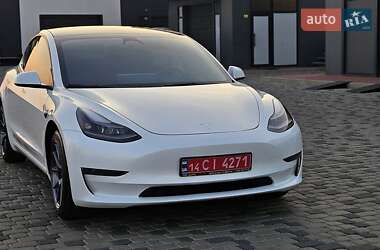Седан Tesla Model 3 2023 в 