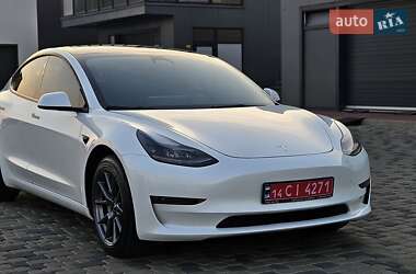Седан Tesla Model 3 2023 в 