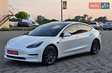 Седан Tesla Model 3 2023 в 