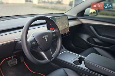 Седан Tesla Model 3 2023 в 