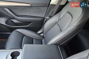 Седан Tesla Model 3 2023 в 