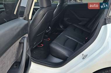 Седан Tesla Model 3 2023 в 