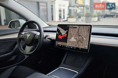 Седан Tesla Model 3 2023 в 