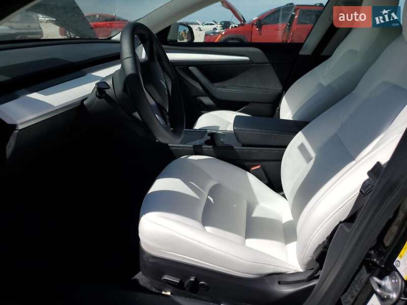 Седан Tesla Model 3 2022 в Львові