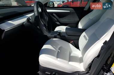 Седан Tesla Model 3 2022 в 