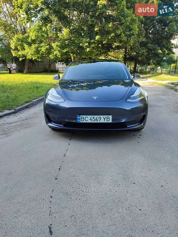 Седан Tesla Model 3 2020 в Львові