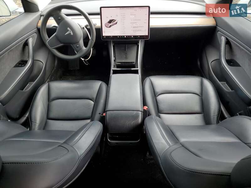 Седан Tesla Model 3 2019 в Львові