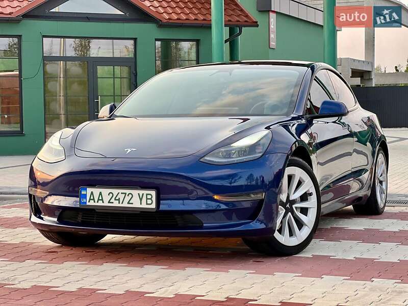 Седан Tesla Model 3 2021 в 