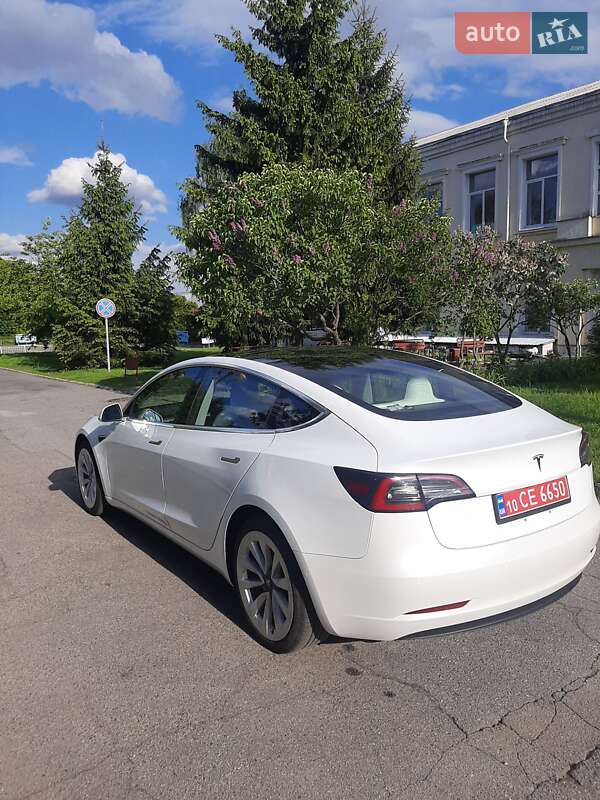 Седан Tesla Model 3 2018 в Киеве