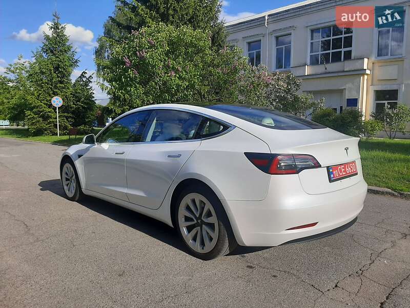 Седан Tesla Model 3 2018 в Киеве