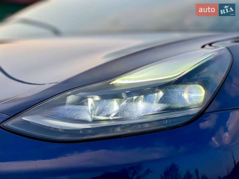 Седан Tesla Model 3 2021 в Києві