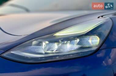 Седан Tesla Model 3 2021 в 