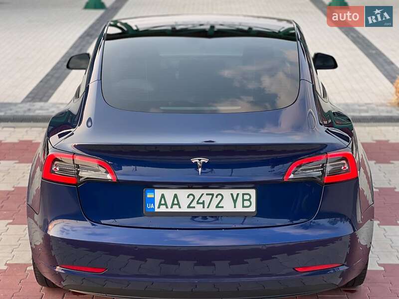 Седан Tesla Model 3 2021 в Києві