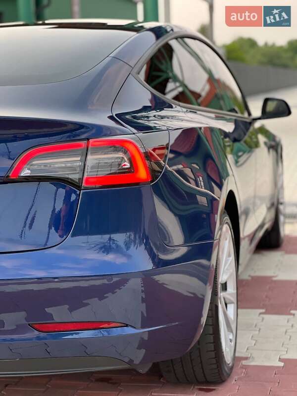 Седан Tesla Model 3 2021 в Києві