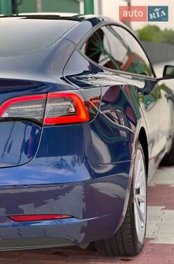 Седан Tesla Model 3 2021 в 