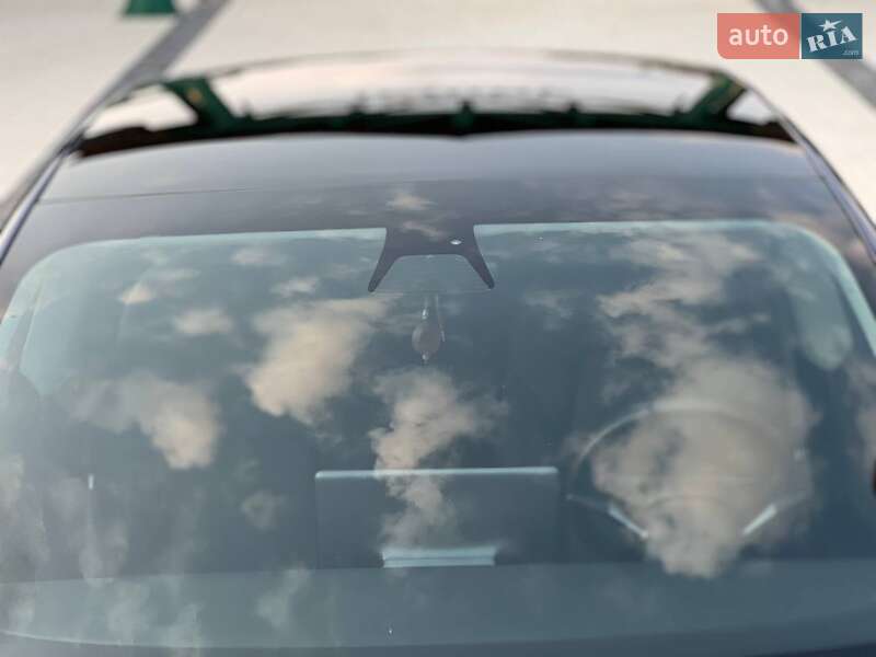 Седан Tesla Model 3 2021 в Києві