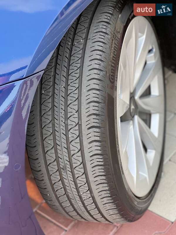 Седан Tesla Model 3 2021 в Києві
