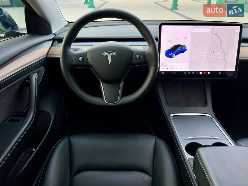 Седан Tesla Model 3 2021 в Києві