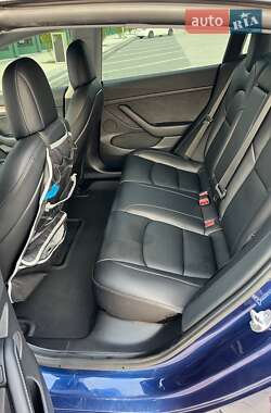Седан Tesla Model 3 2021 в 