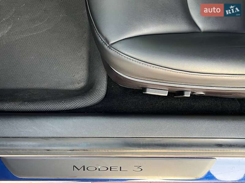 Седан Tesla Model 3 2021 в Києві