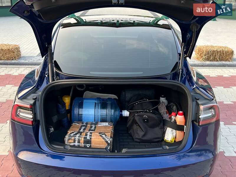 Седан Tesla Model 3 2021 в Києві