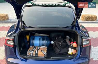 Седан Tesla Model 3 2021 в 