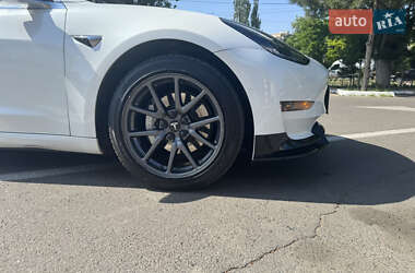 Седан Tesla Model 3 2019 в 