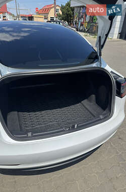 Седан Tesla Model 3 2019 в 