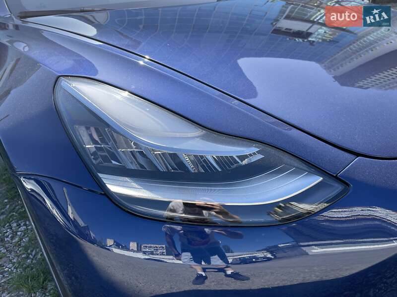 Седан Tesla Model 3 2022 в Киеве