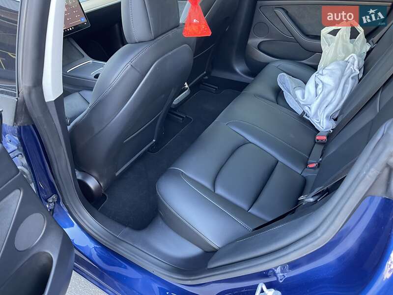 Седан Tesla Model 3 2022 в Киеве
