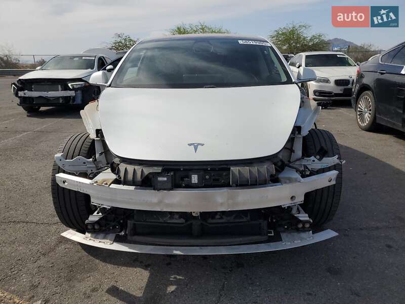 Седан Tesla Model 3 2018 в Львові