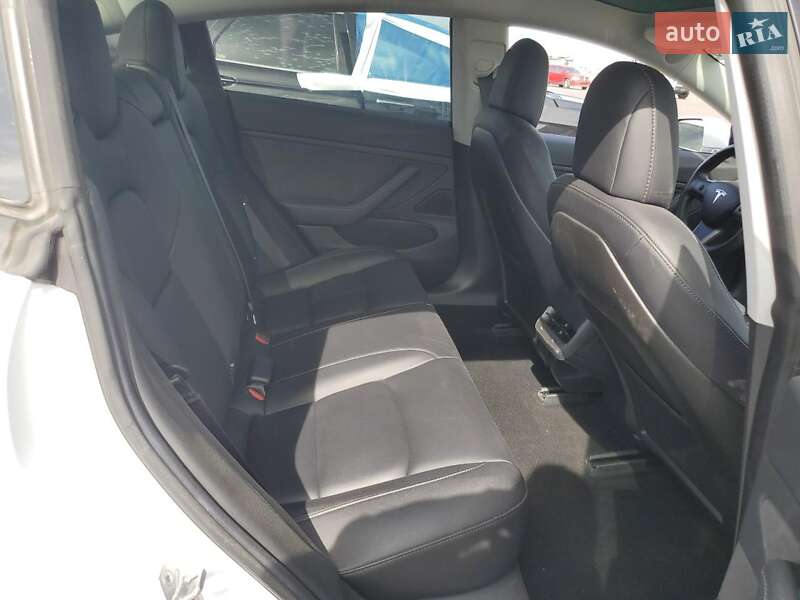 Седан Tesla Model 3 2018 в Львові