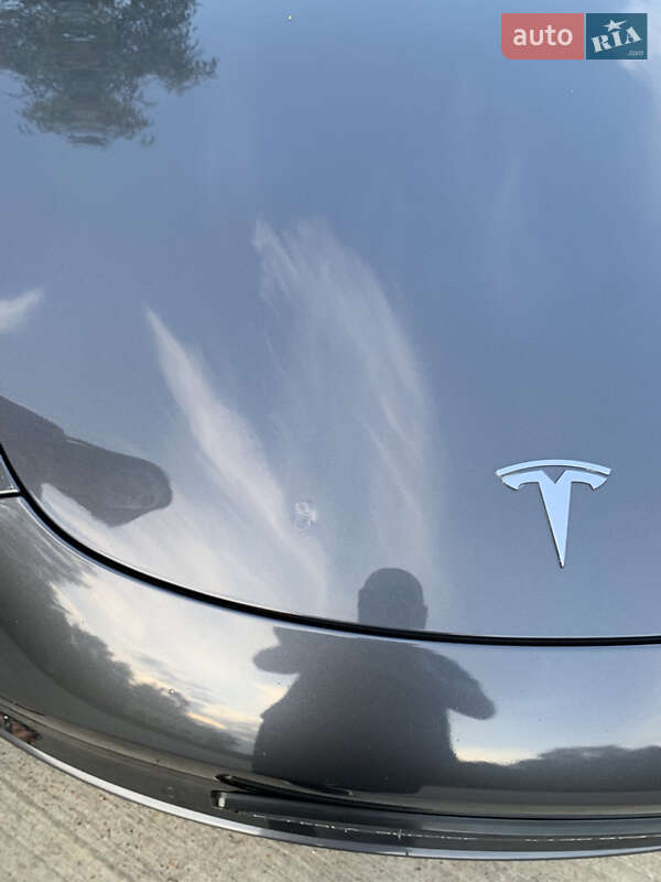 Седан Tesla Model 3 2019 в Коростені