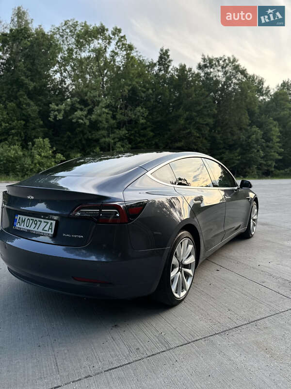 Седан Tesla Model 3 2019 в Коростені