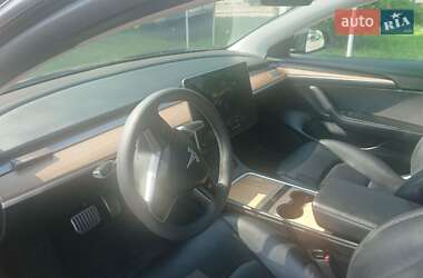 Седан Tesla Model 3 2022 в 