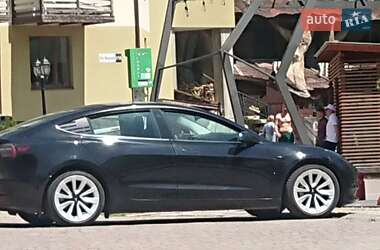 Седан Tesla Model 3 2022 в 