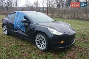 Седан Tesla Model 3 2022 в 