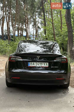 Седан Tesla Model 3 2020 в 