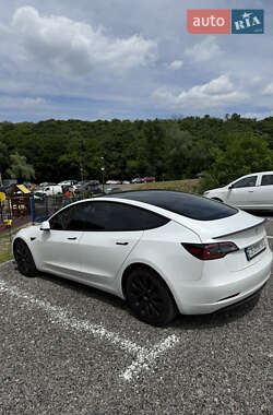Седан Tesla Model 3 2022 в 