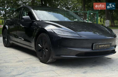 Седан Tesla Model 3 2024 в Ивано-Франковске
