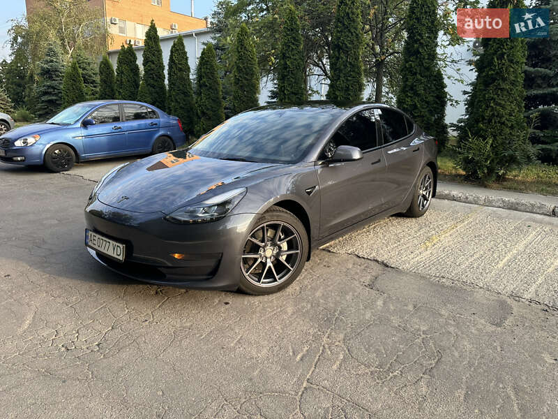 Седан Tesla Model 3 2023 в Дніпрі