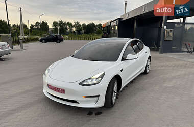Седан Tesla Model 3 2022 в 