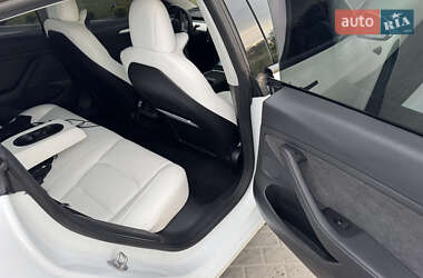 Седан Tesla Model 3 2022 в 