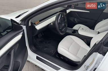 Седан Tesla Model 3 2022 в 