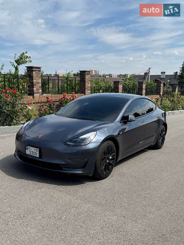 Седан Tesla Model 3 2023 в 