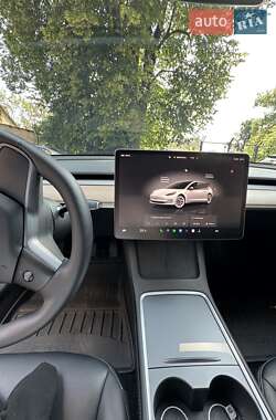 Седан Tesla Model 3 2022 в 
