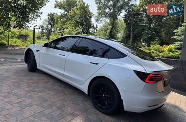 Седан Tesla Model 3 2022 в 