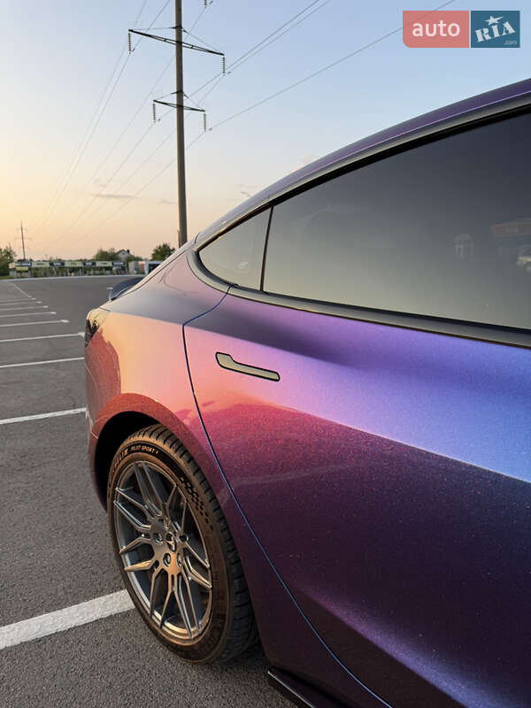 Седан Tesla Model 3 2018 в Луцьку